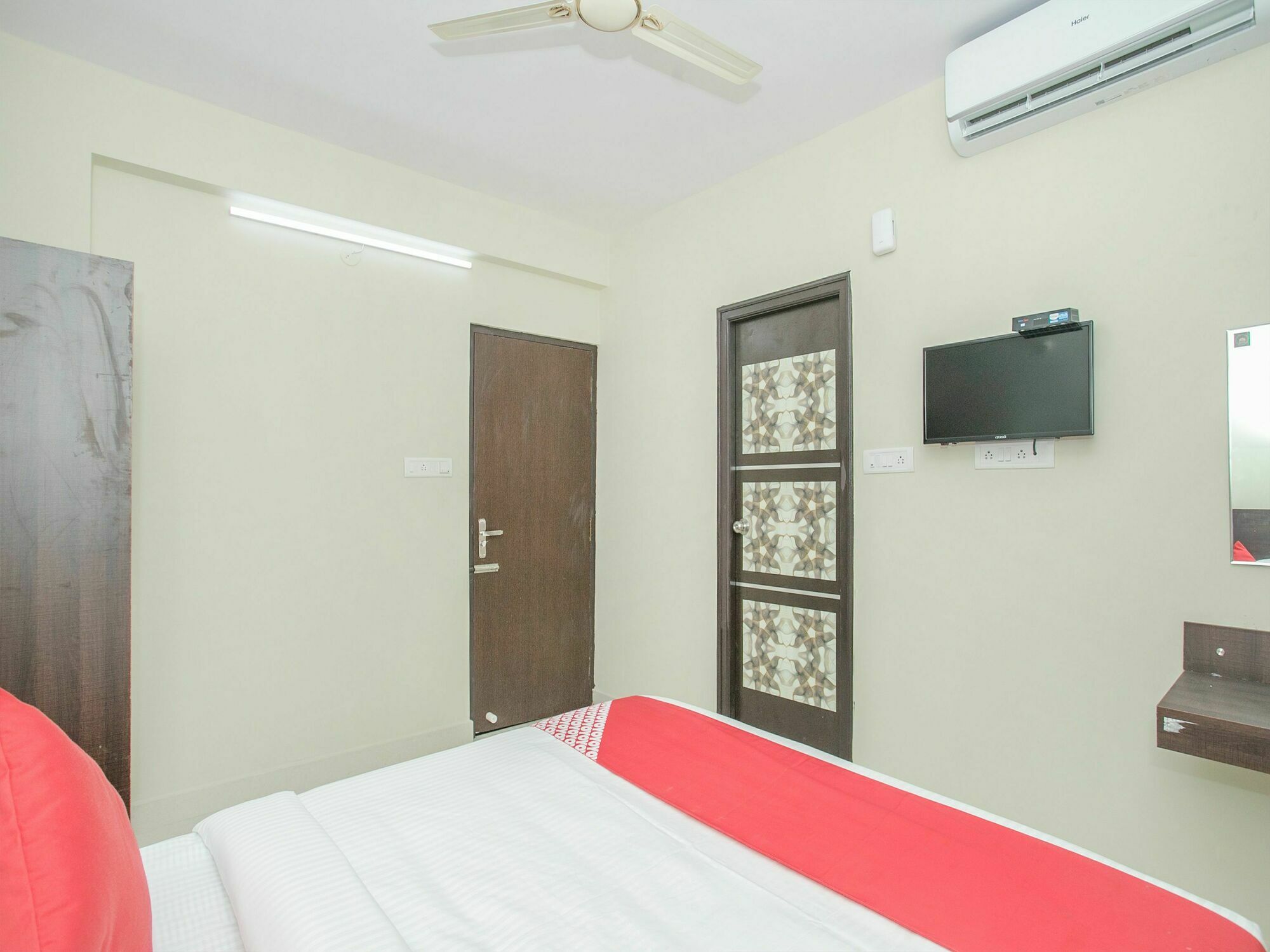 Hotel O Varcity Plaza Бангалор Екстериор снимка